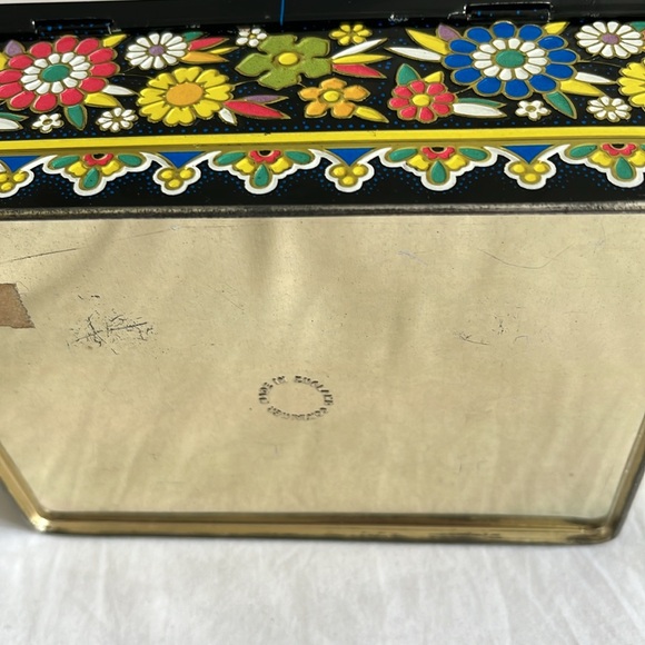 Container 6.5 x 5.5 inches - Picture 4 of 6